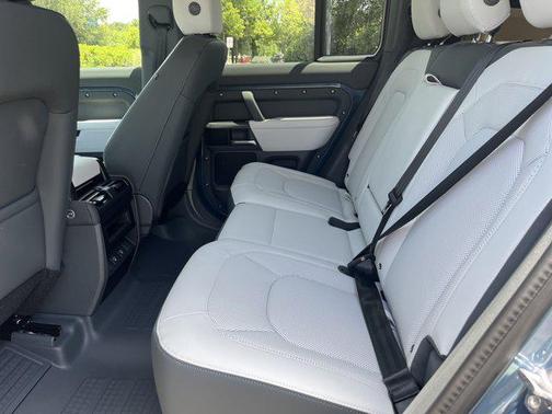 2025 Land Rover Defender 110 P300