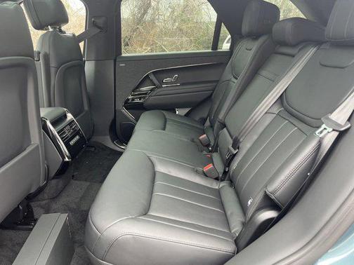 2025 Land Rover Range Rover Sport SE