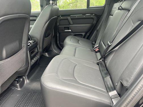 2025 Land Rover Defender 110 P400 X-Dynamic SE