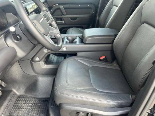 2025 Land Rover Defender 110 P400 X-Dynamic SE