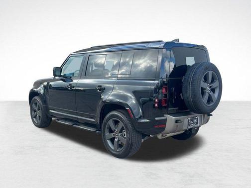 2025 Land Rover Defender 110 P400 X-Dynamic SE