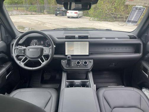 2025 Land Rover Defender 110 P400 X-Dynamic SE
