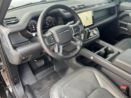 2025 Land Rover Defender 110 P400 X-Dynamic SE