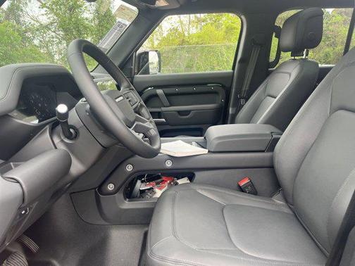 2025 Land Rover Defender 110 P400 X-Dynamic SE