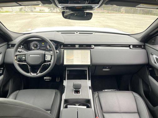 2026 Land Rover Range Rover Velar Dynamic SE