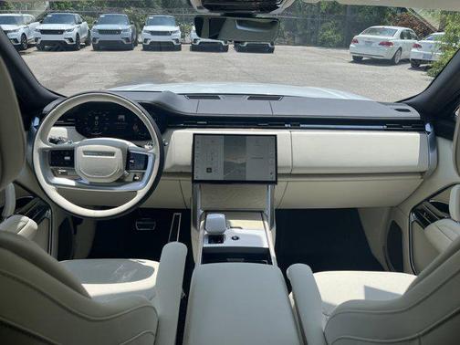 2025 Land Rover Range Rover P615 SV