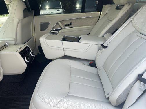 2025 Land Rover Range Rover P615 SV
