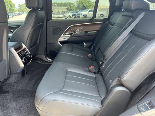 2025 Land Rover Range Rover P530 SE 7 Seat