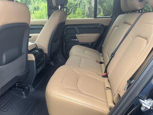2025 Land Rover Defender 110 P400 X-Dynamic SE