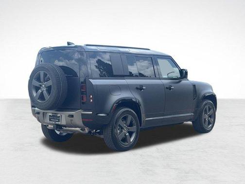 2025 Land Rover Defender 110 P400 X-Dynamic SE