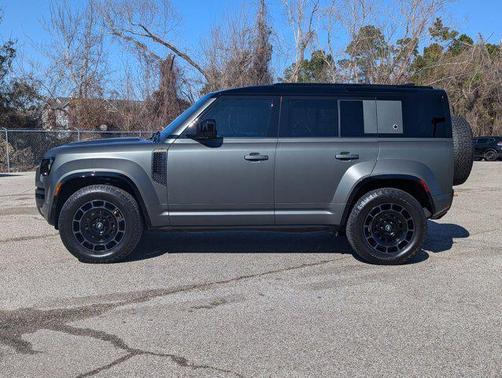 2025 Land Rover Defender P635 OCTA