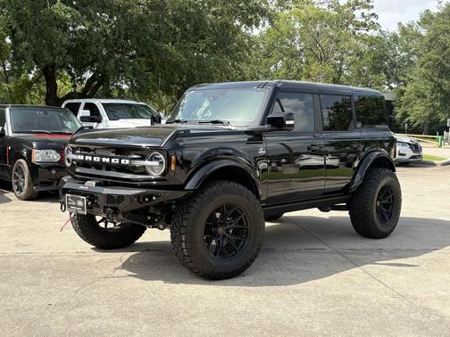 Shadow Black 2025 Ford Bronco Outer Banks