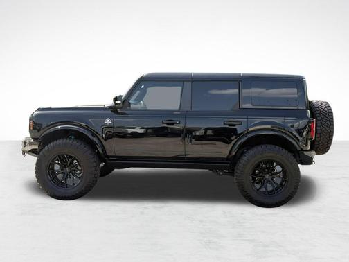 Shadow Black 2025 Ford Bronco Outer Banks