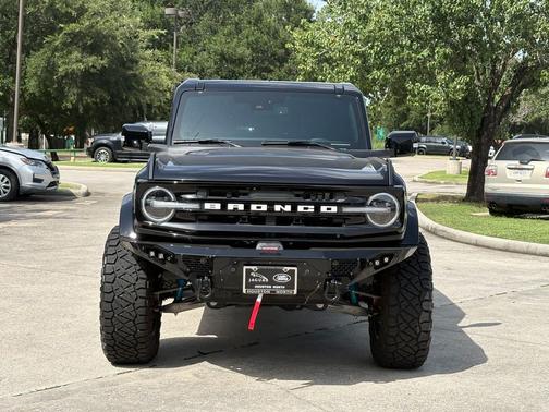 Shadow Black 2025 Ford Bronco Outer Banks