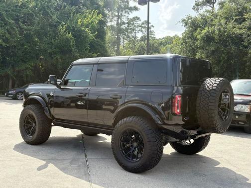 Shadow Black 2025 Ford Bronco Outer Banks