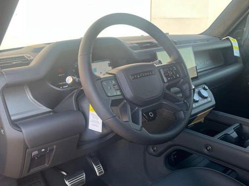 2025 Land Rover Defender P635 OCTA