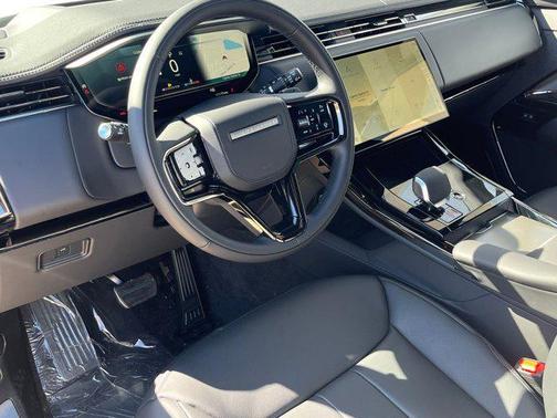 Fuji White 2026 Land Rover Range Rover Sport SE