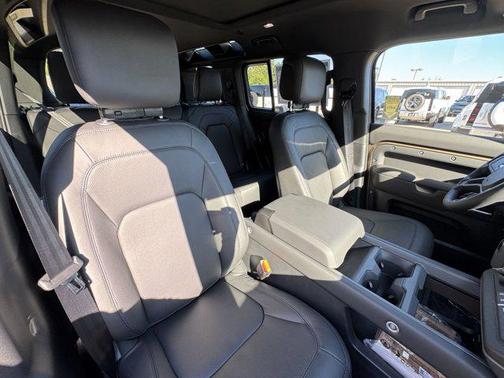 2025 Land Rover Defender 110 P300