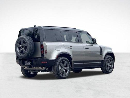 2025 Land Rover Defender 110 P400 X-Dynamic SE