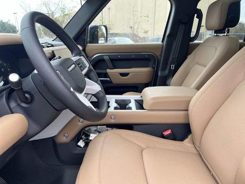 2025 Land Rover Defender 110 P400 X-Dynamic SE