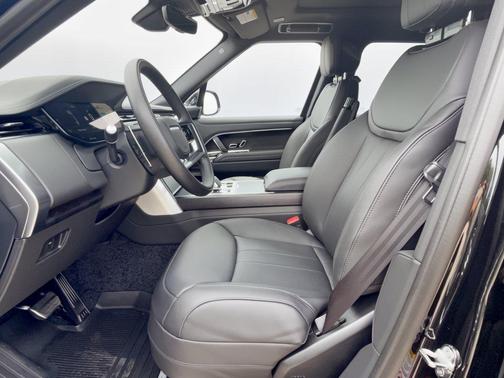 Santorini Black Metallic 2027 Land Rover Range Rover SE