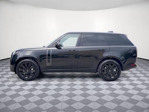 Santorini Black Metallic 2027 Land Rover Range Rover SE