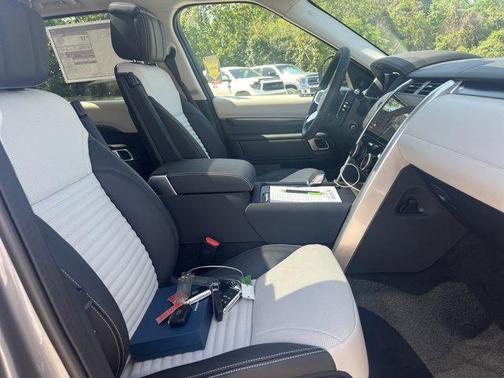 2025 Land Rover Discovery P360 Metropolitan Edition