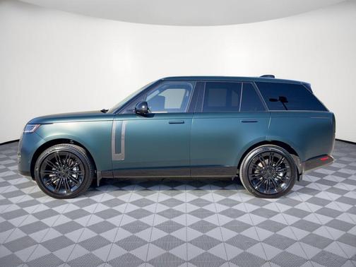 British Racing Green SV Bespoke Ultra Met Satin 2026 Land Rover Range Rover P400 SE