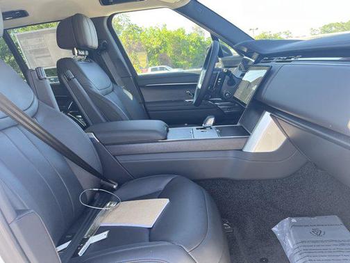 2025 Land Rover Range Rover P530 SE