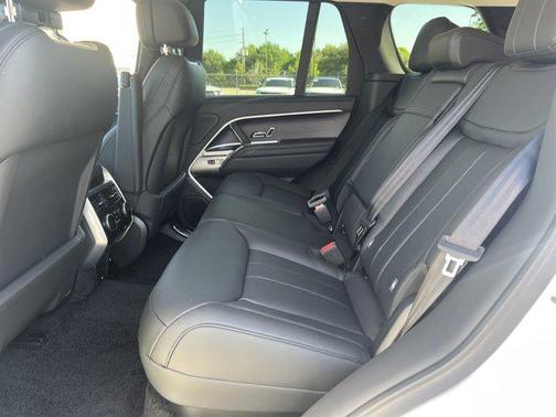 2025 Land Rover Range Rover P530 SE
