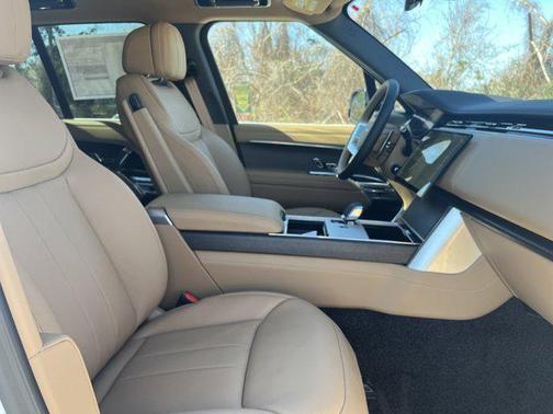2025 Land Rover Range Rover P530 SE