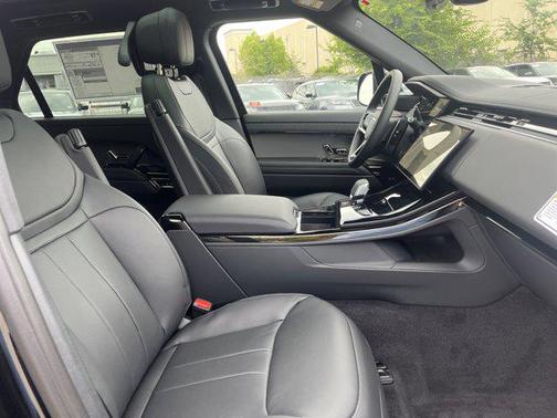 2025 Land Rover Range Rover Sport SE