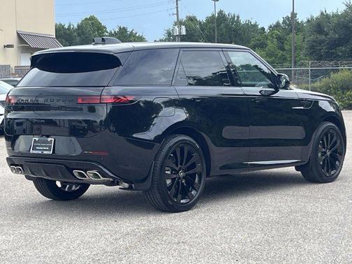 2025 Land Rover Range Rover Sport SE