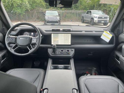2025 Land Rover Defender 130 P400 Outbound