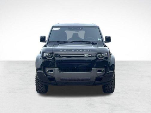 2025 Land Rover Defender 130 P400 Outbound