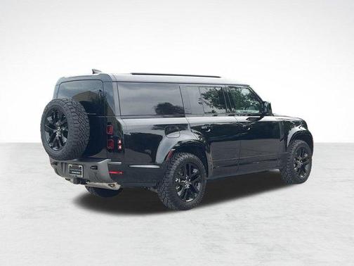 2025 Land Rover Defender 130 P400 Outbound