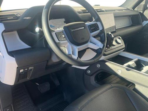 2025 Land Rover Defender 110 P300