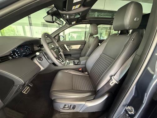 Varesine Blue Metallic 2026 Land Rover Discovery Sport Landmark