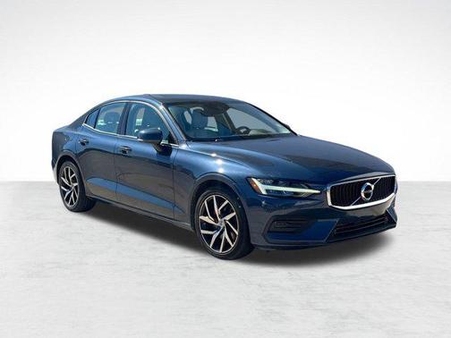 2020 Volvo S60 T6 Momentum