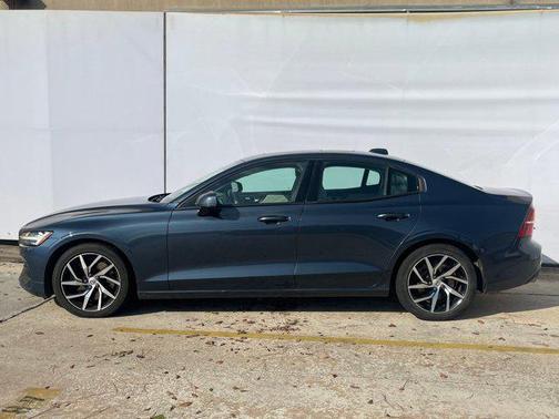 2020 Volvo S60 T6 Momentum
