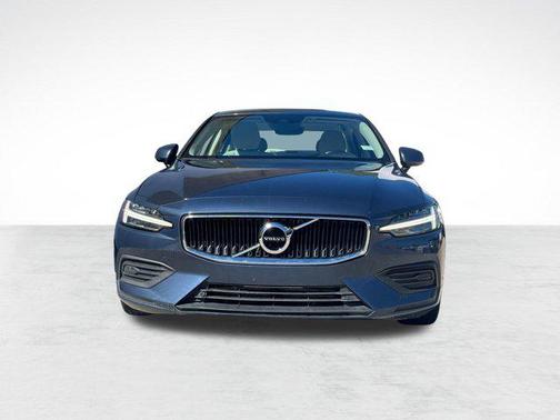 2020 Volvo S60 T6 Momentum