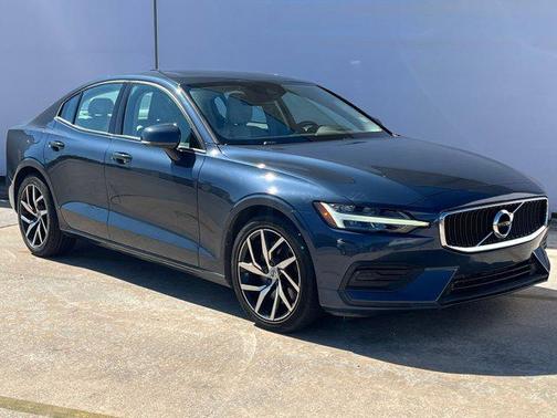 2020 Volvo S60 T6 Momentum