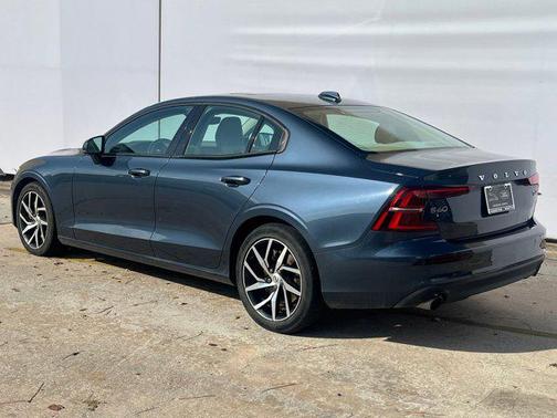 2020 Volvo S60 T6 Momentum