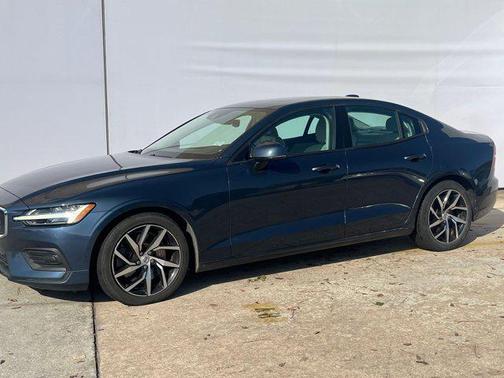 2020 Volvo S60 T6 Momentum