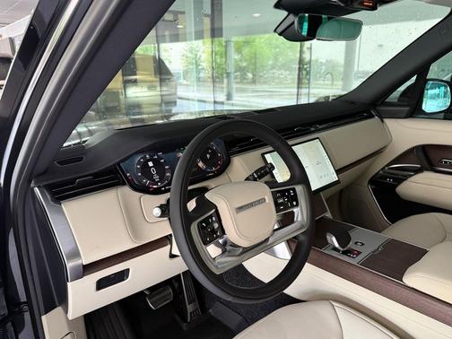 Santorini Black 2026 Land Rover Range Rover P400 SE 7 Seat