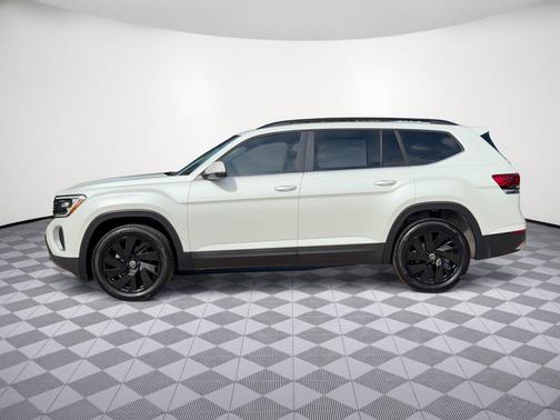 Opal White Pearl 2026 Volkswagen Atlas 2.0T SE w/Technology