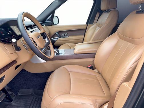 Green 2024 Land Rover Range Rover P400 SE