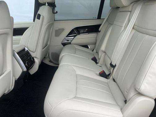 2025 Land Rover Range Rover P400 SE 7 Seat