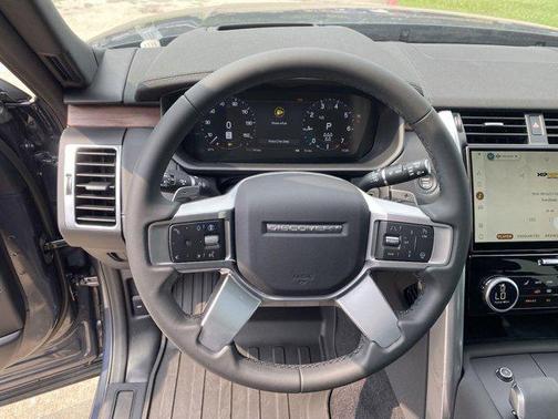 2024 Land Rover Discovery P300 Dynamic SE