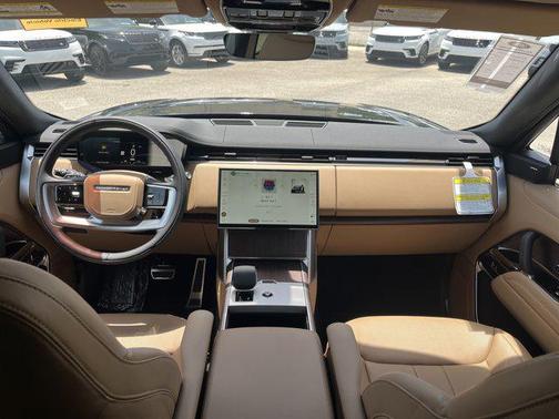 2025 Land Rover Range Rover P550e SE